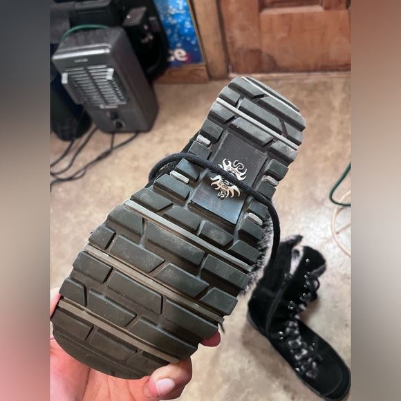 Women Skechers boots 😍 - Picture 6 of 11